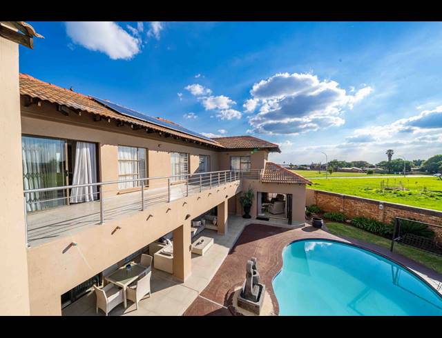 4 BEDROOM FREESTANDING FOR SALE IN SUNAIR PARK
